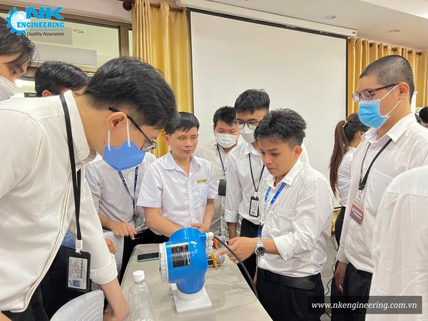 NK-Engineering-held-a-seminar-Endress-Hauser-measuring-device-for-Ton-Duc-Thang-University-7