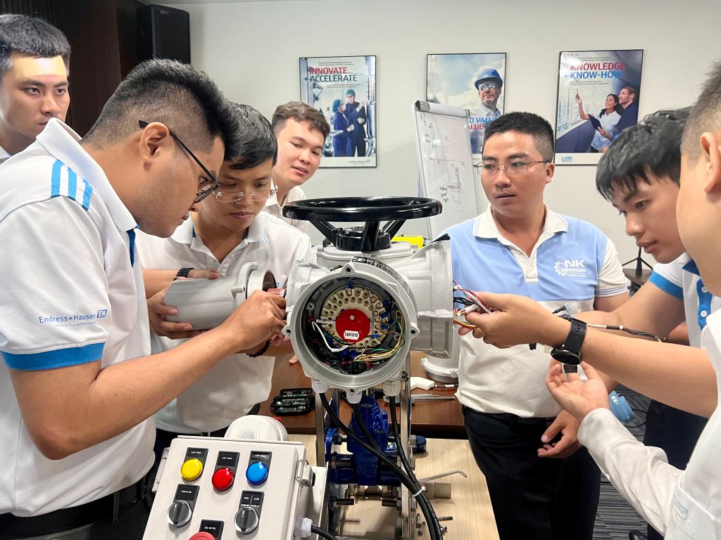 Kỹ sư NK Engineering training Rotork