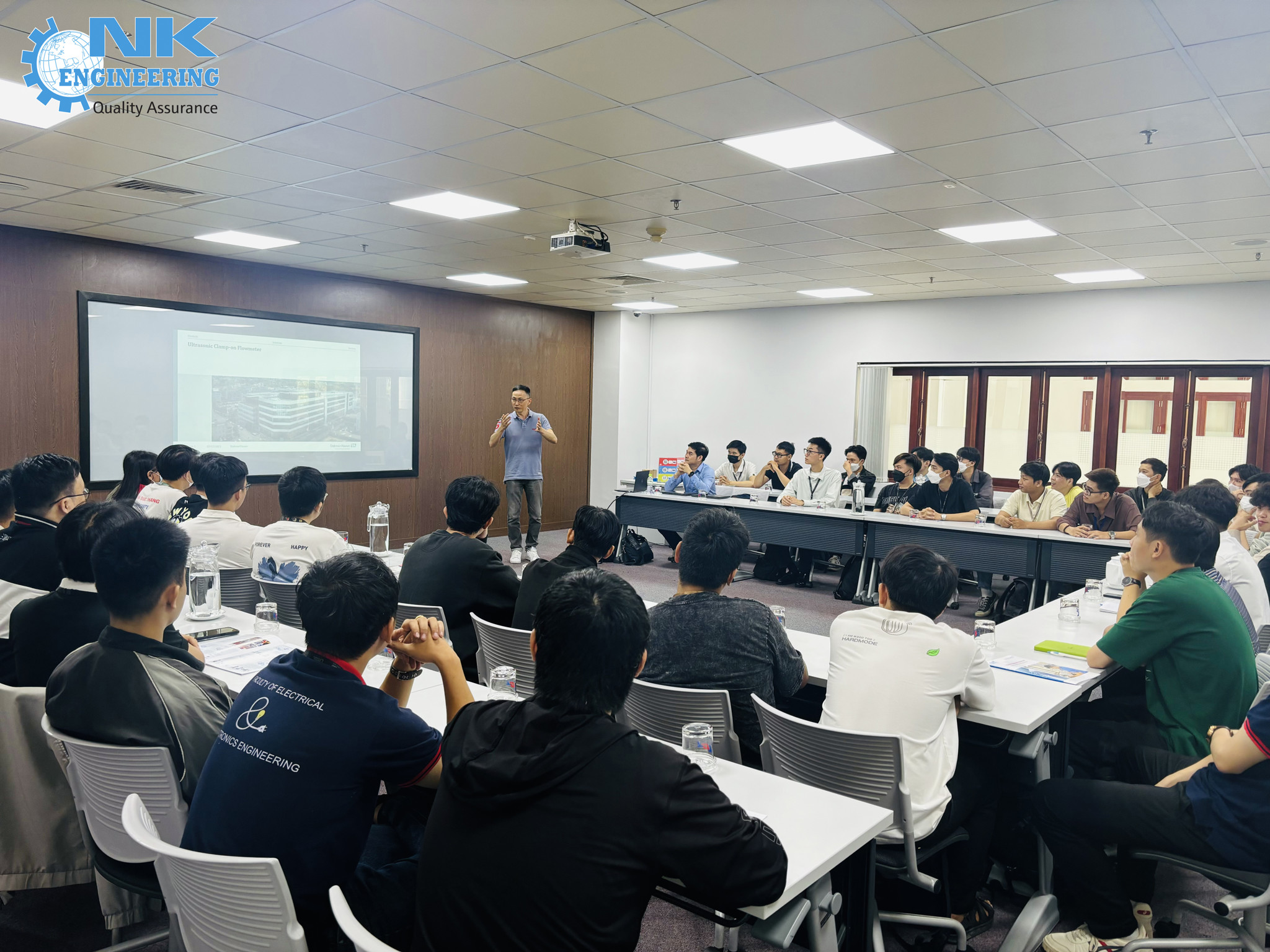 NK Engineering giảng dạy cho sinh viên khoa Điện - Điện tử của trường Đại học Tôn Đức Thắng.