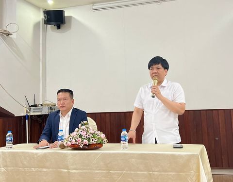 Chủ tịch Nguyễn Ngọc Thủy cùng BLĐ Apax Leaders đối thoại với phụ huynh ở Bình Dương