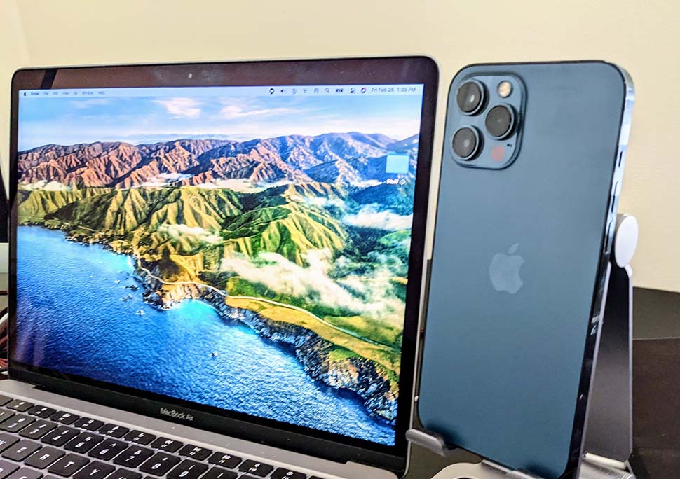 Khi camera iPhone biến thành webcam cho MacBook trên iOS 16 và macOS Ventura