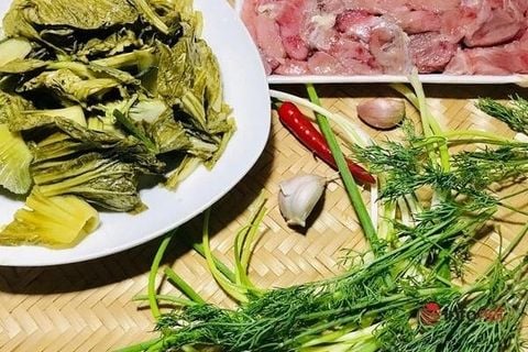 Cách chế biến món bao tử heo xào cải chua