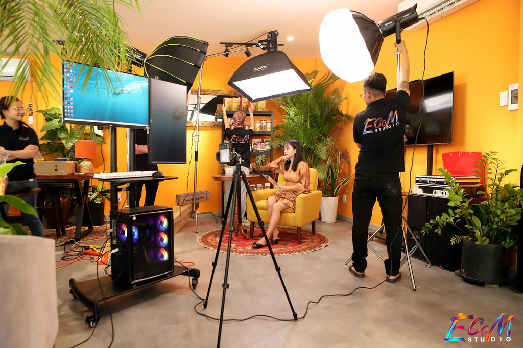 đèn led livestream khi bán hàng
