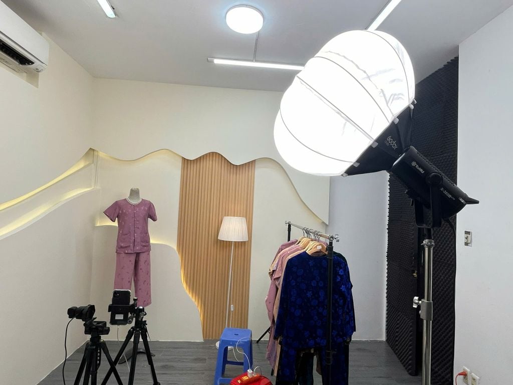 Setup đèn chính cho phòng livestream