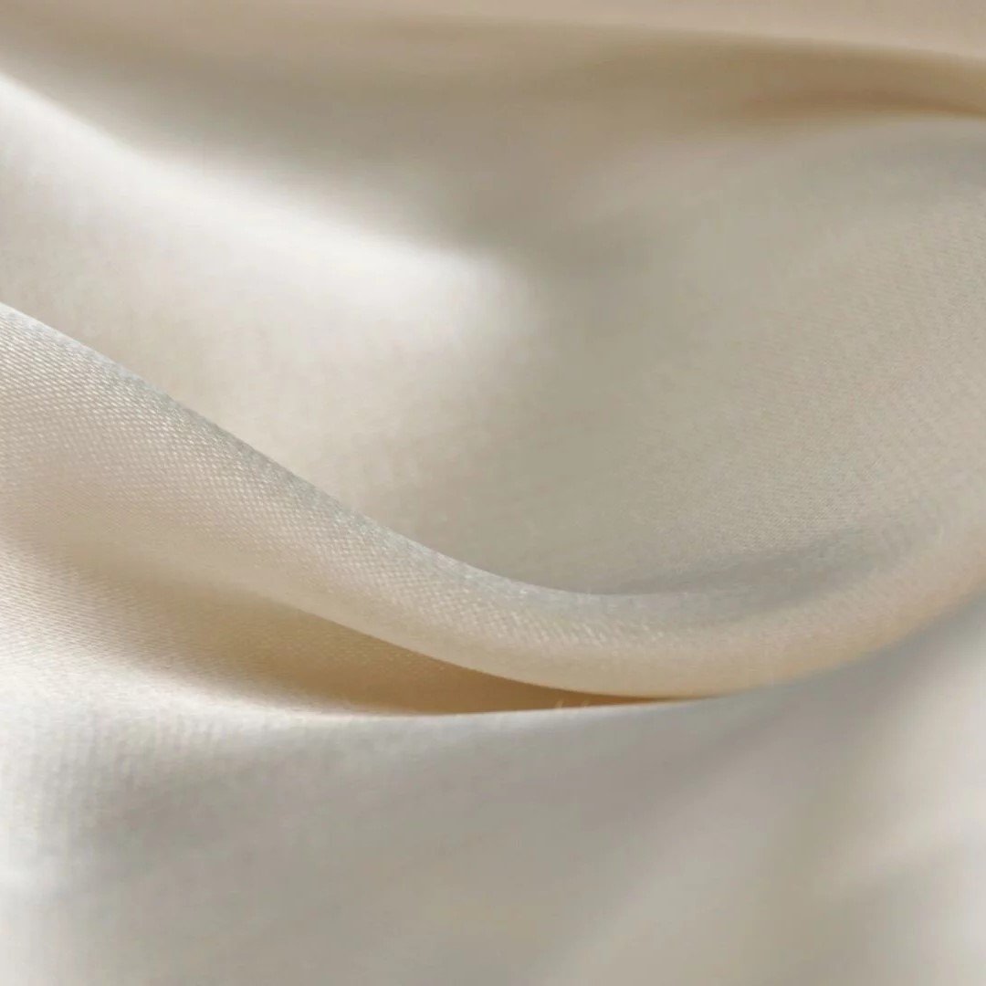Vải lụa là gì? Những câu hỏi thường gặp về vải lụa