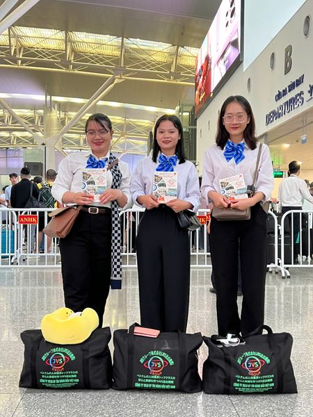 2024年10月15日　出国おめでとうございます！弊社3名の実習生【介護：女性3名】が日本へ出国しました。