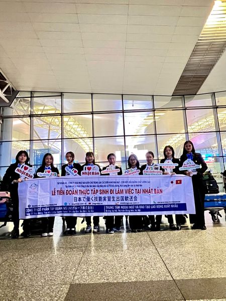 2024年10月23日　出国おめでとうございます！弊社9名の実習生【介護：女性9名】が日本へ出国しました。