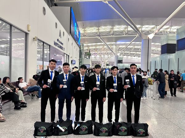 2025年2月28日　出国おめでとうございます！弊社6名の実習生【段ボール箱製造6男】が日本へ出国しました。