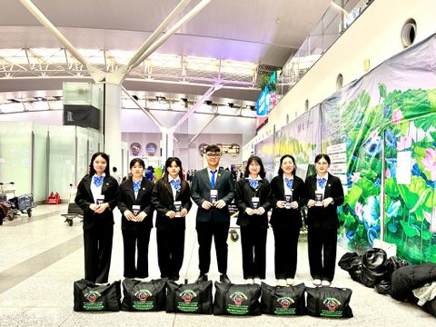 2025年4月10日　出国おめでとうございます！弊社7名の実習生【惣菜製造業：女性6名】【自動車整備：男性1名】が日本へ出国しました。
