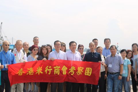 Đoàn các doanh nghiệp thuộc Hiệp hội các nhà nhập khẩu gạo HongKong đến thăm Công ty Lương thực Tiền Giang