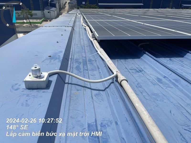 Lắp cảm biến bức xạ mặt trời HMI Delta & ES-PR-300AL-RA