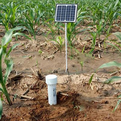 Cảm biến độ ẩm đất trong nông nghiệp (Soil Moisture Sensors)