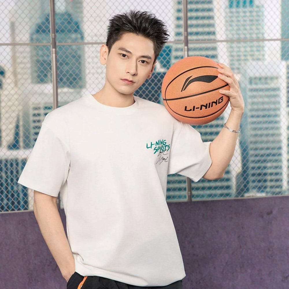 Áo T-Shirt là gì? Lịch sử, đặc điểm và các kiểu dáng phổ biến
