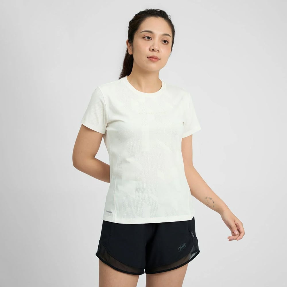 Top 10 áo thun nữ thời trang được săn đón hiện nay
