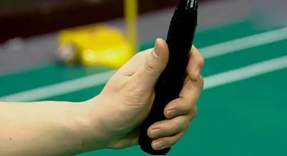 Cách cầm vợt cầu lông trái tay chuẩn kỹ thuật Backhand Thumb Grip