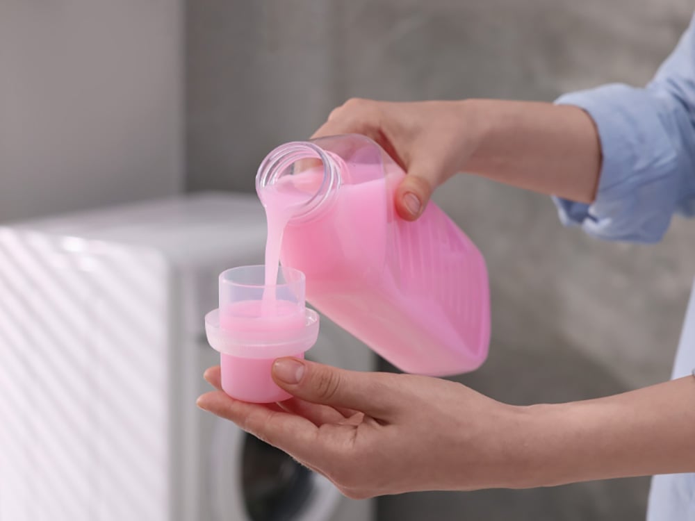 Giặt áo polo với nước xả vải