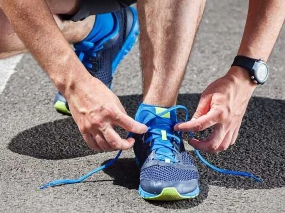 Cách buộc dây giày giúp giảm cảm giác bó chặt mu bàn chân