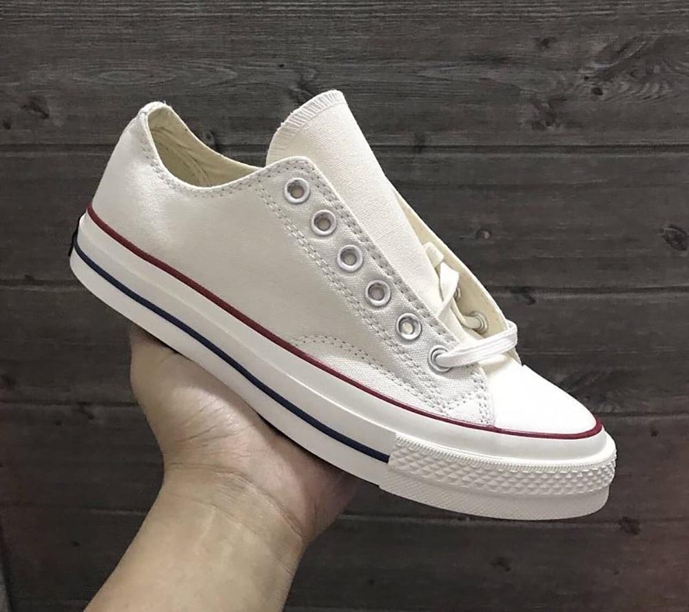 Không xỏ qua lỗ trên cùng