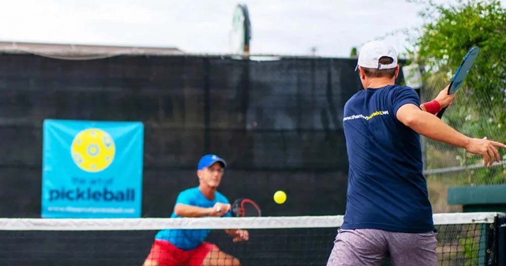 Kỹ Thuật Giao Bóng Trong Pickleball (Serve)