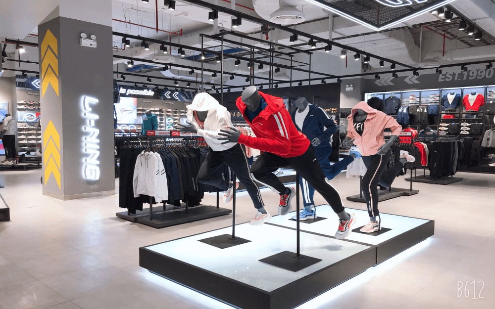 Tại sao đến Li-ning để mua nhưng dòng vợt cầu lông