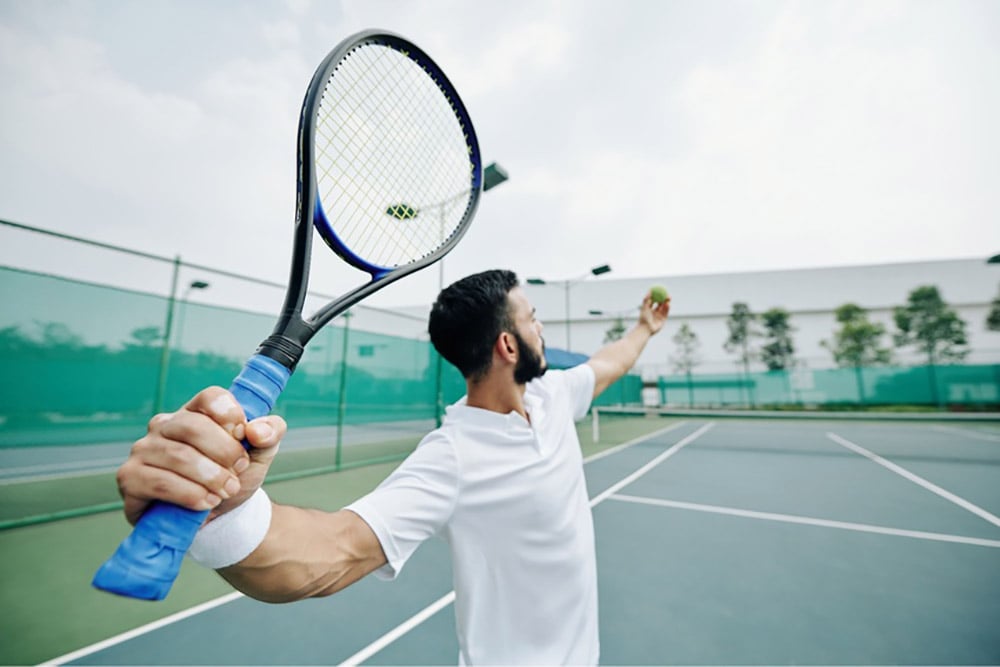 Tư thế và cách thực hiện cú giao bóng
