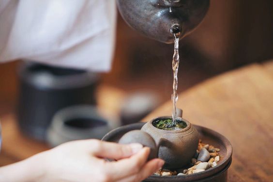 Máy lọc nước từ trường Daikiosan giúp pha trà ngon hơn