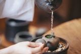 Máy lọc nước từ trường Daikiosan giúp pha trà ngon hơn