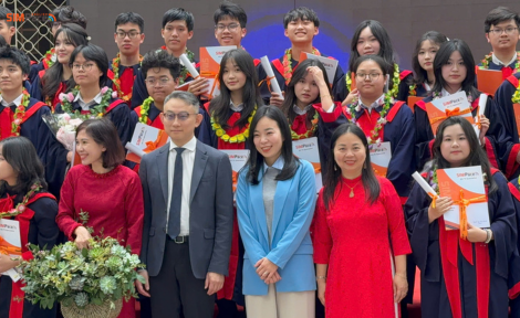 THPT PHAN ĐÌNH PHÙNG: LỄ TRAO CHỨNG CHỈ IELTS VÀ JLPT 2025