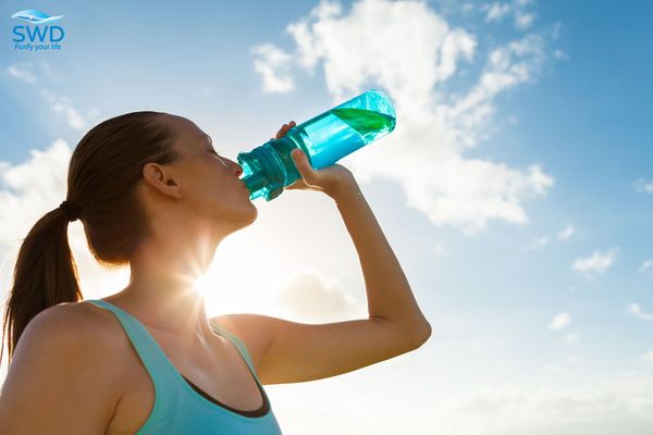 tập thể dục uống nước giúp dễ giảm cân