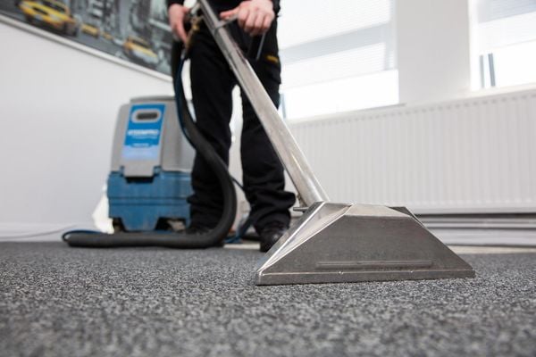 Các Bước Chuẩn Bị Trước Khi Lắp Thảm Cuộn Trong Cao Ốc Văn Phòng: “Hành Trang Cho Một Không Gian Hoàn Hảo”