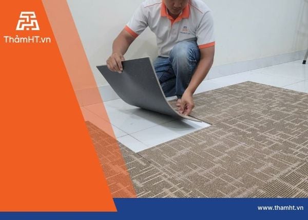 Chọn Thảm Hay Sàn Gỗ Cho Văn Phòng? Góc Nhìn Chuyên Gia & Phân Tích Chi Tiết