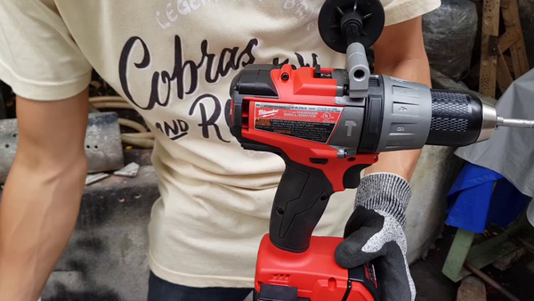 giá máy khoan pin milwaukee