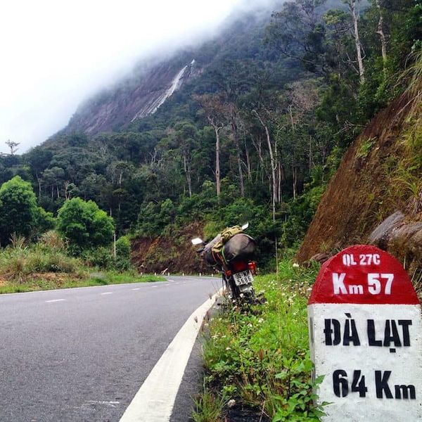 Du lịch phượt bằng balo kết hợp xe máy (mô tô)