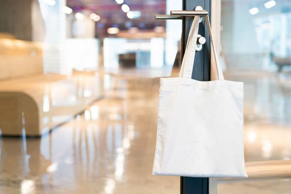 Cách giặt túi Tote đúng cách để bền hơn