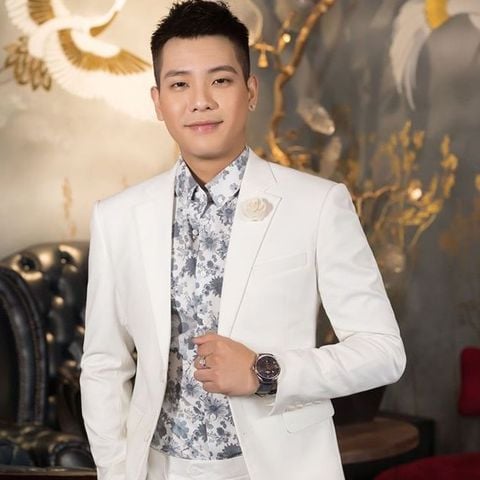 CA SĨ QUÂN A.P - SANG TRỌNG BẢNH BAO TRONG BỘ SƯU TẬP SUIT 2020 CỦA ADAM STORE