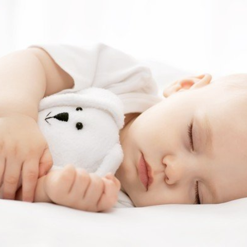 Trẻ sơ sinh ngủ một mình - Nên hay không?