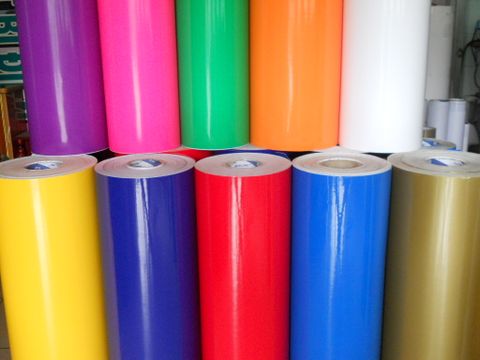 Sự khác nhau giữa decal nhựa PVC và decal giấy