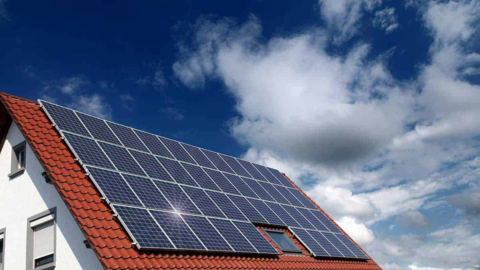 Giá điện có ảnh hưởng đến việc lắp đặt hệ thống điện mặt trời không ?