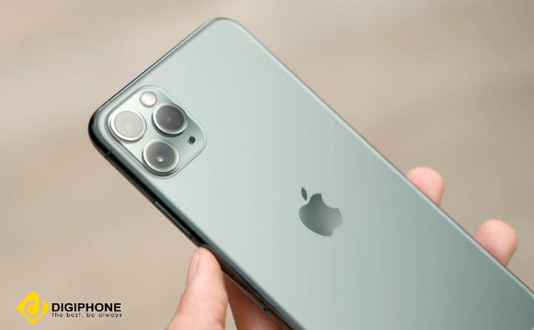 iPhone 11 Pro Max giá bao nhiêu tiền 2022? Có còn đáng sở hữu không?