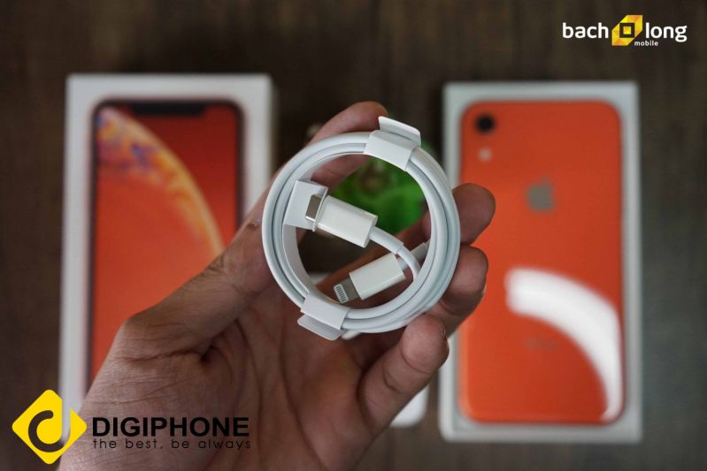 Cáp đi kèm là cáp USB-C to Lightning.