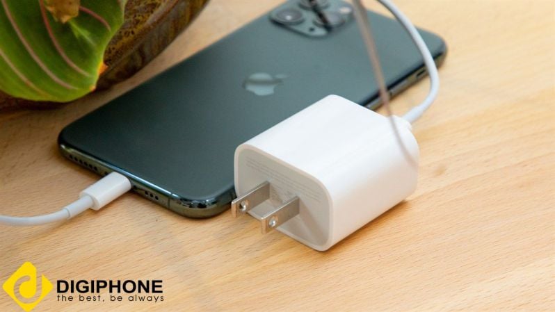 Dùng củ sạc Apple 18 W.