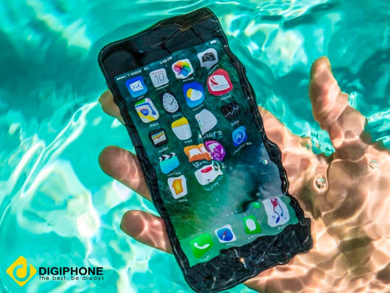iPhone 8 Plus và Xr đều có tính năng chống nước