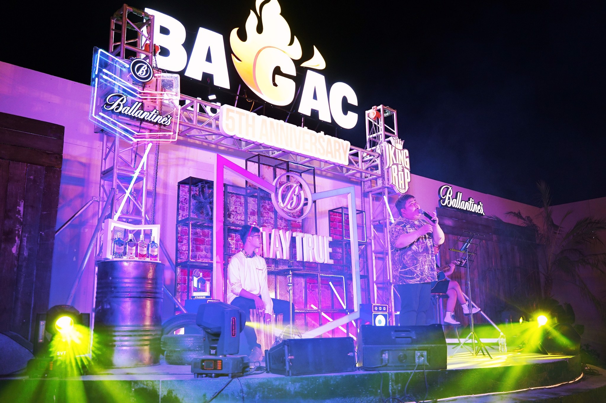 ĐÓN COUNTDOWN TRÊN ROOFTOP 2000 M2 - ĐẶT NGAY BA GÁC nướng & bia Quang ...