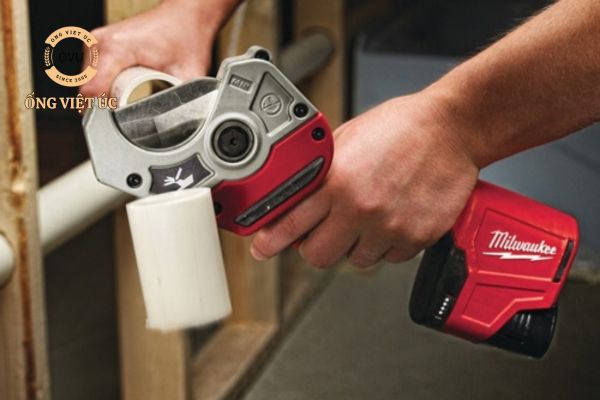 Máy cắt ống nhựa PVC: Tăng hiệu suất và độ chính xác