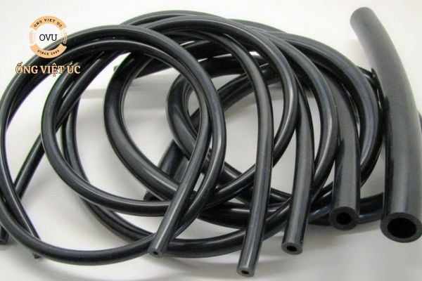 Ống Cao Su Và Ống Nhựa: Loại Nào Phù Hợp Cho Công Trình?