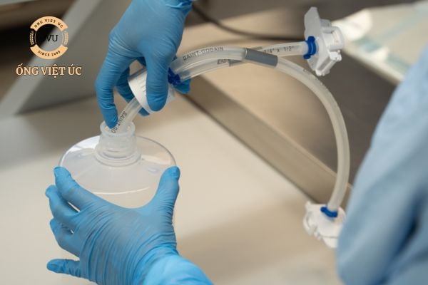 Ống cao su dẫn khí y tế: Ứng dụng và tiêu chuẩn an toàn