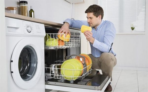 Bát đĩa và máy rửa có mùi hôi sau một khoảng thời gian sử dụng