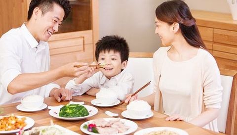 Vì sao cần duy trì bữa cơm chung trong gia đình?