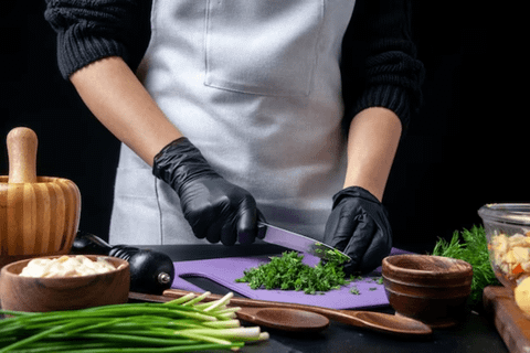 Vì sao găng tay y tế là cần thiết cho các doanh nghiệp nhà hàng và quán ăn