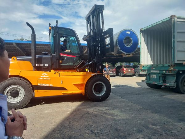 XE NÂNG SỬ DỤNG TRONG NGÀNH THÉP - HIỆU QUẢ, GIẢM CHI PHÍ